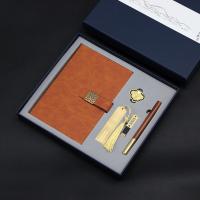 A5搭扣本+书扣+书签+U盘+红木笔