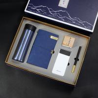 乐扣杯+手账本+三阶魔方+纽曼电源+笔